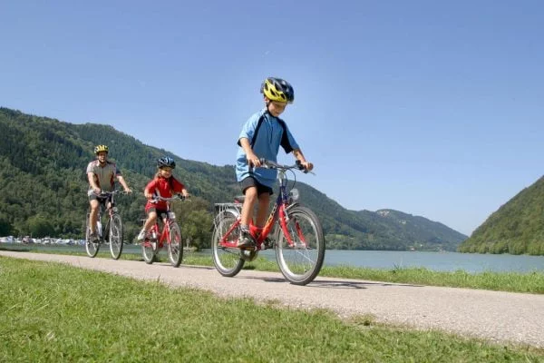 famiglia, bambini in bici, linz- vienna, bici e vacanze, vacanze sostenibili